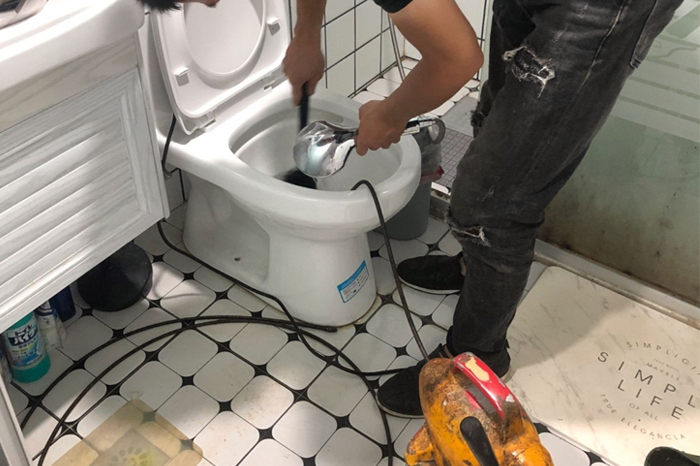 襄州马桶堵塞自己疏通还是找师傅？专业上门服务让你省时更省心