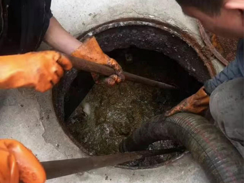 襄州清理化粪池时如何避免沼气的危害？